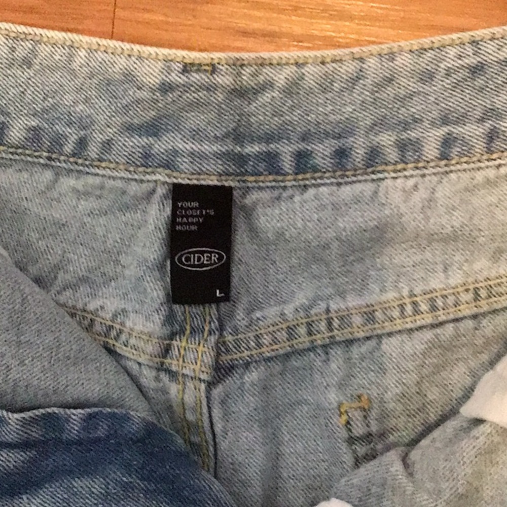 Shorts - Picture 4 of 4